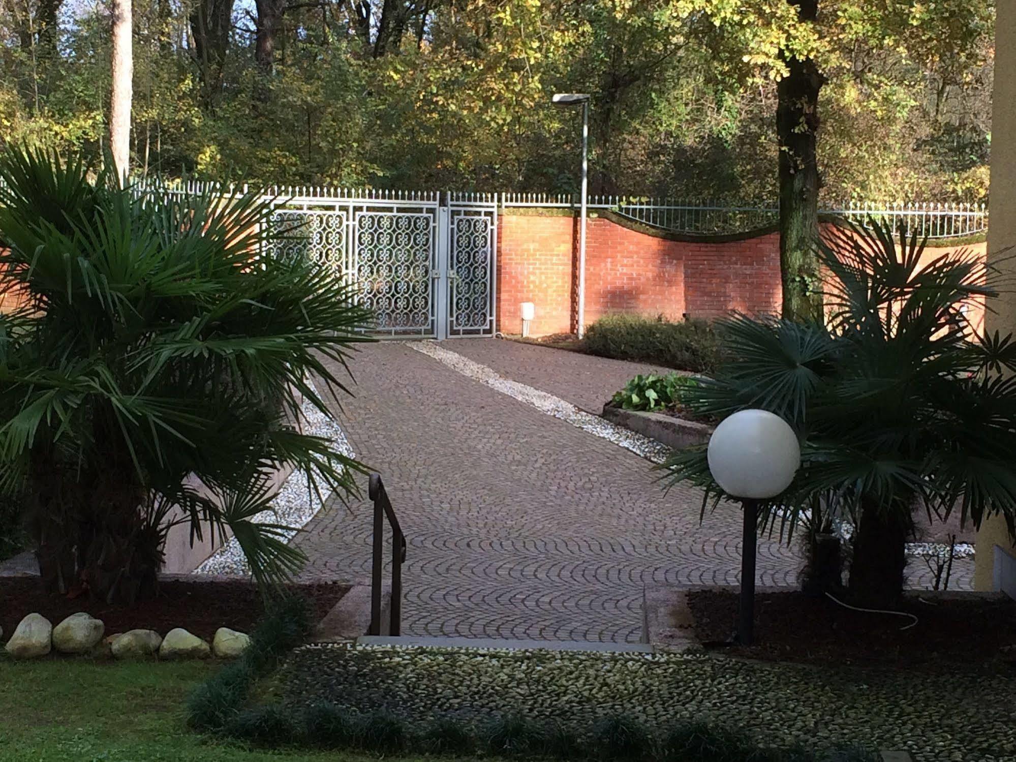 Bed&Garden Bed & Breakfast Cesate Exterior foto